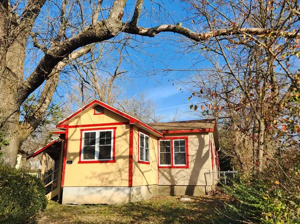 605 E Park St, Willow Springs, MO 65793