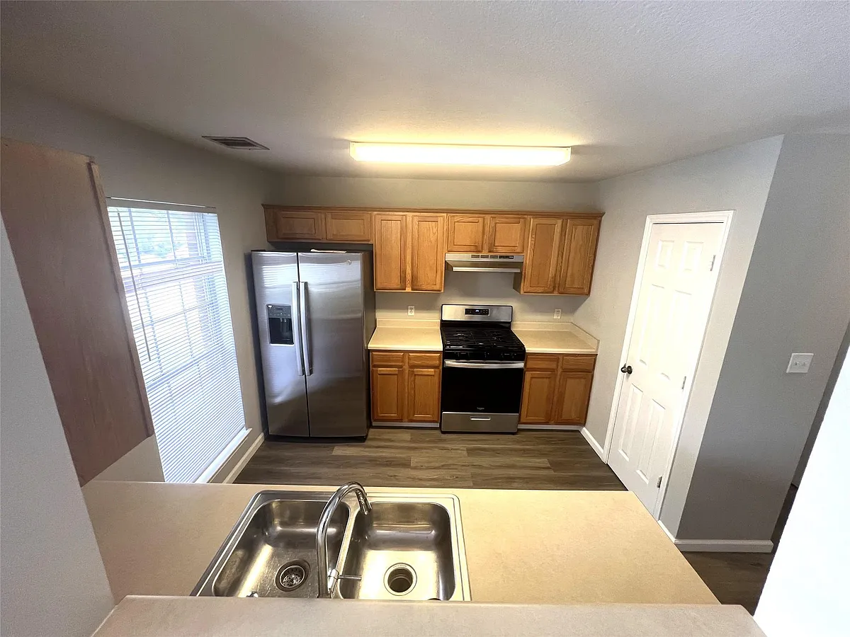 Building Photo - 15601 Valeries Cv