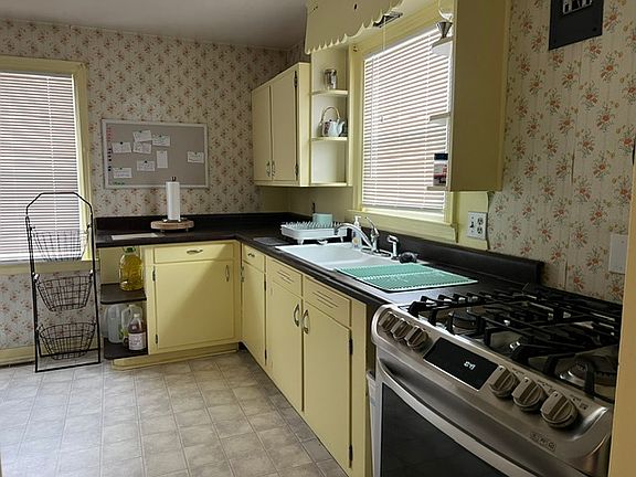 4th image of 913 8th St