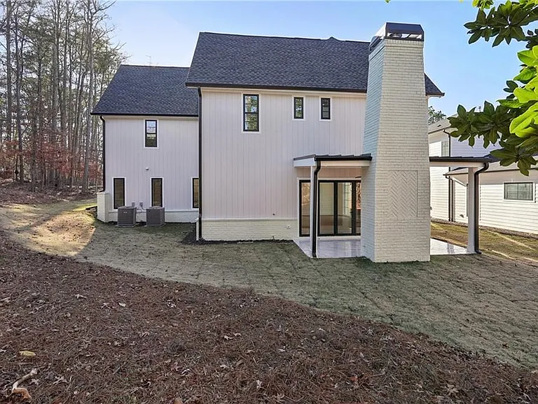 120 Thome Dr — Photo 75