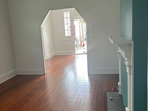 4th image of 1206 Bartholomew St