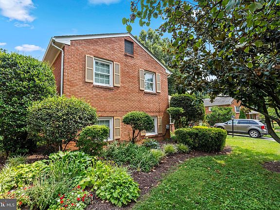 3rd image of 1327 Juliana Pl