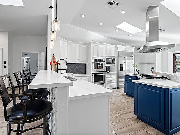 Main house bar seats