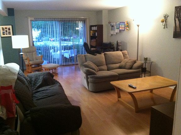 3rd image of 2920 Roberts Dr APT 2