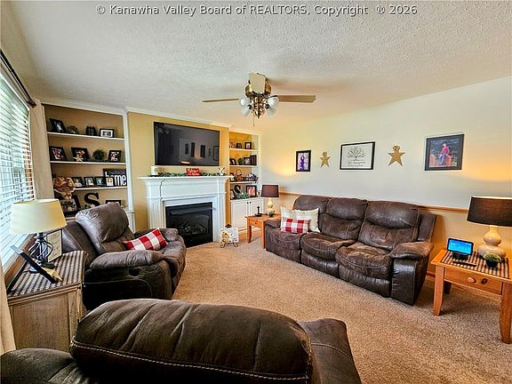 3rd image of 447 Westerry Ct