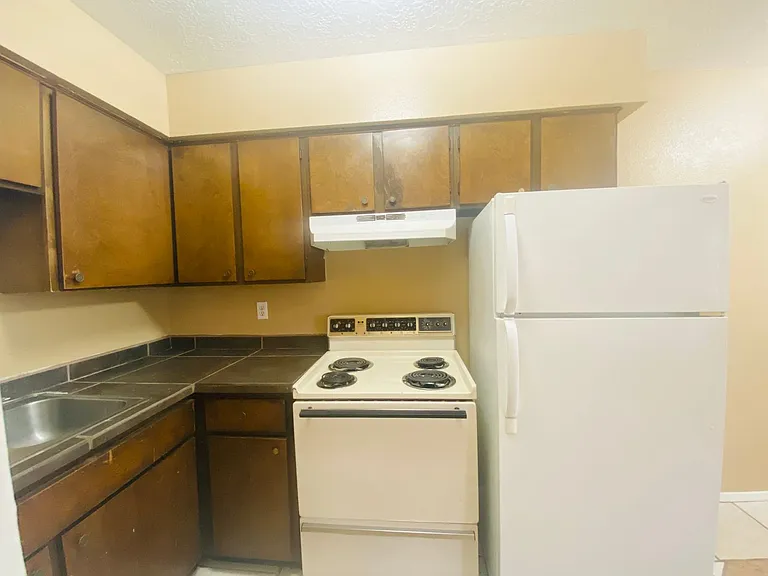 908 Foster Rd — Photo 6