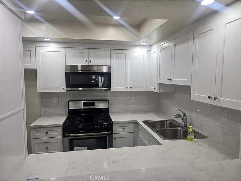 335 N Adams St #106 — Photo 5