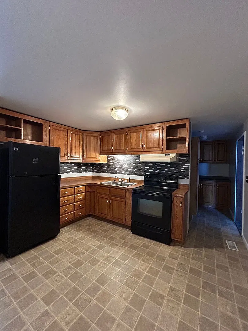 ** Move in Special ** Freshly Updated 3-Bedroom, 1-Bathroom Home $1,375/Month — Photo 2