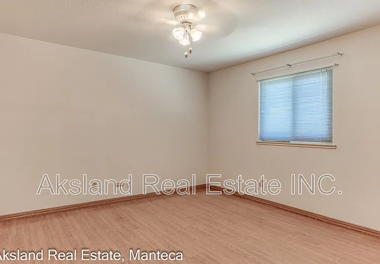 1635 Crom St — Photo 18