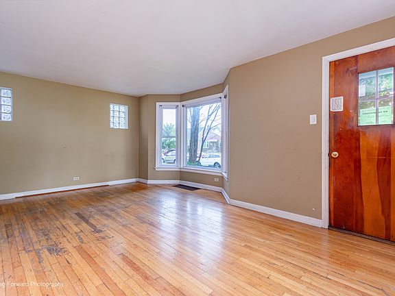 5th image of 3312 S 58th Ct