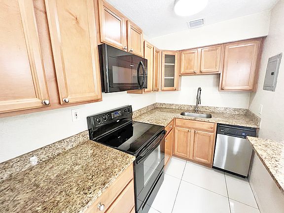 2nd image of 824 NE 17th Ter #10622494