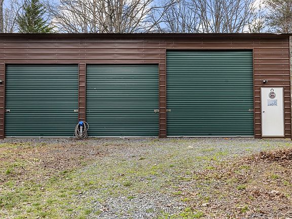 3rd image of 130 Happy Valley Ln