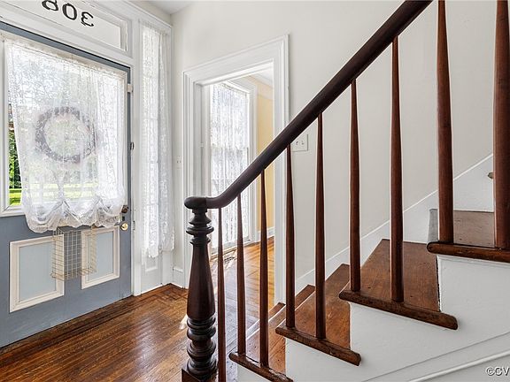 5th image of 308 S Sycamore St