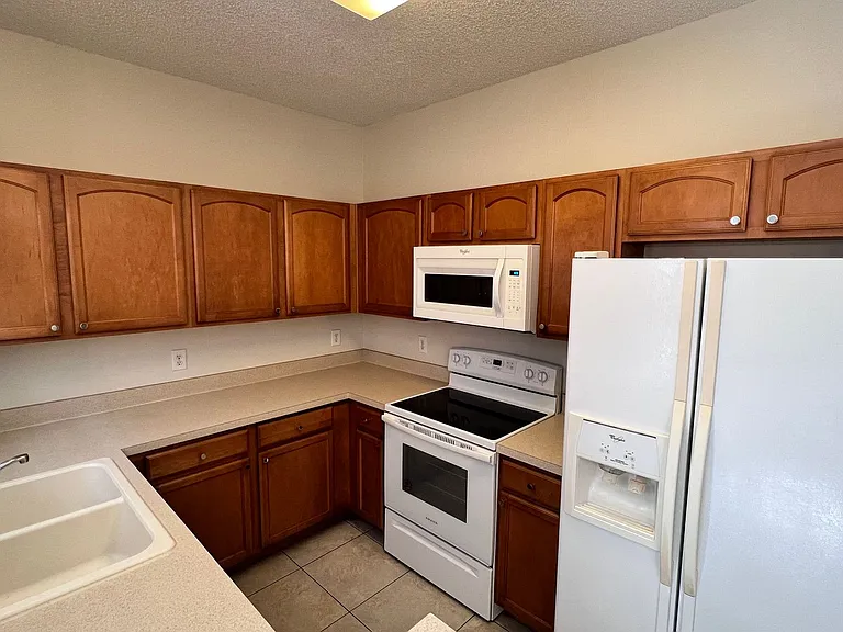 3548 Peppervine Dr — Photo 12