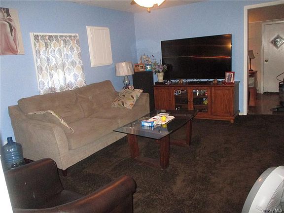 5th image of 10 Sweet Fern Dr