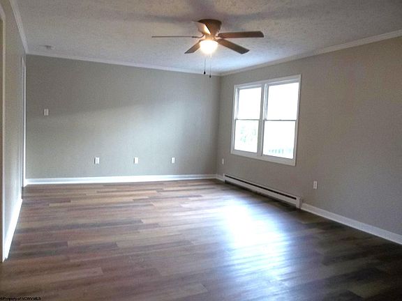 5th image of 208 White Oak Ln