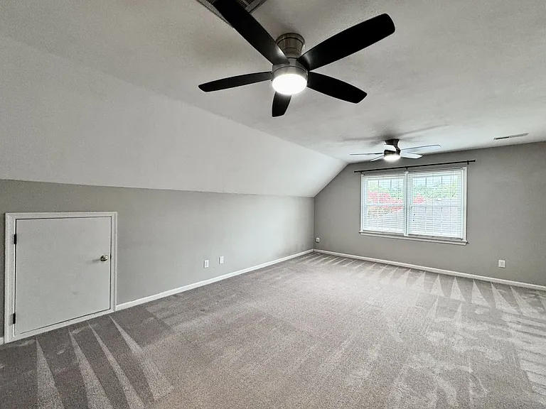 965 Commodore Dr — Photo 47