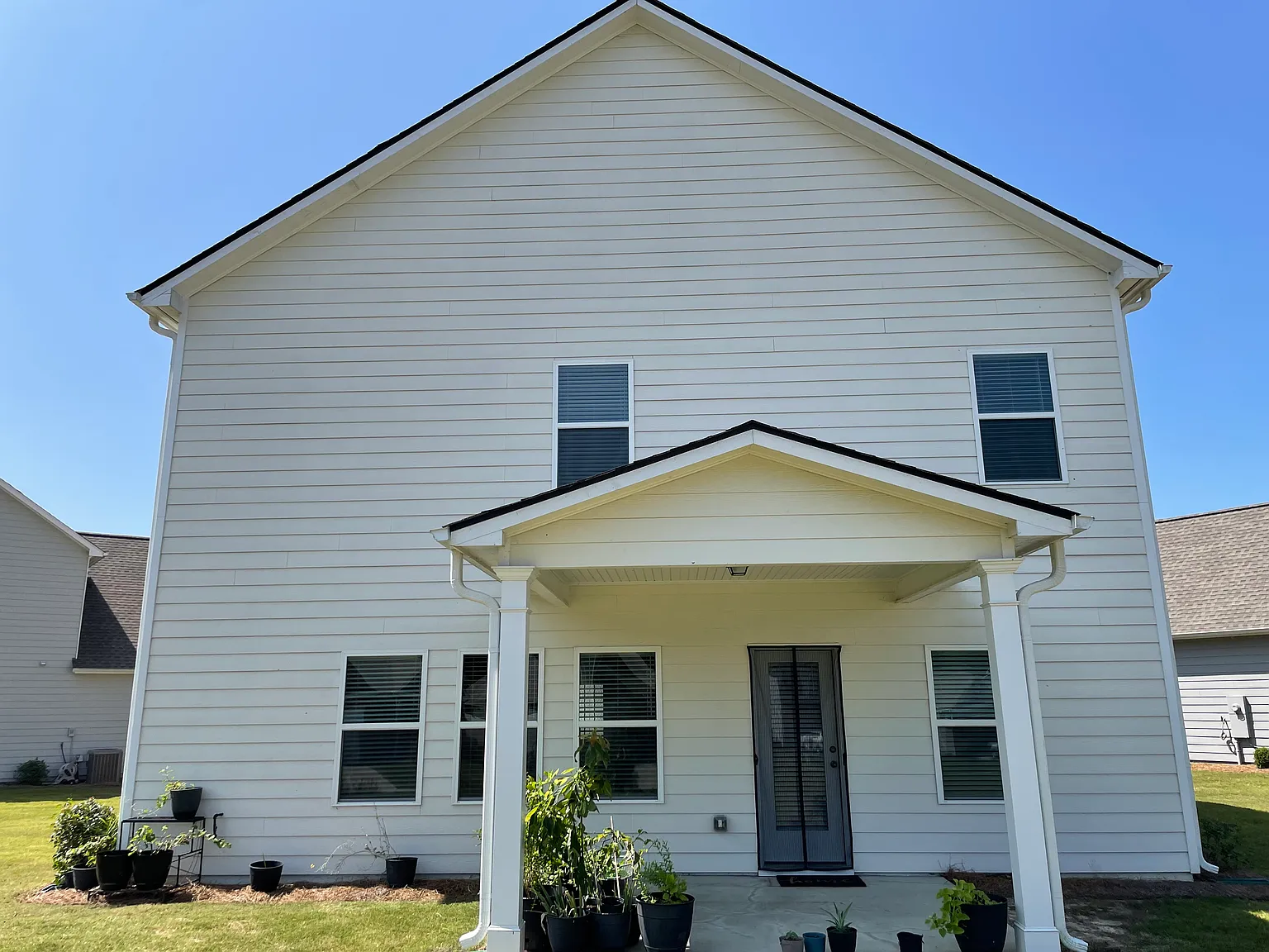 4 bed, 2.5 bath, 2400 sqft, $2,175 — Photo 3