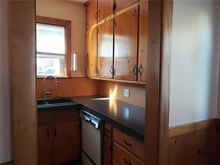 40 E Barrows St #2 — Photo 17