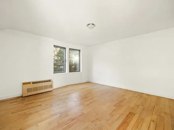 138 Seeley Street image 4 of 8