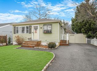63 Eimer St, Patchogue, NY 11772