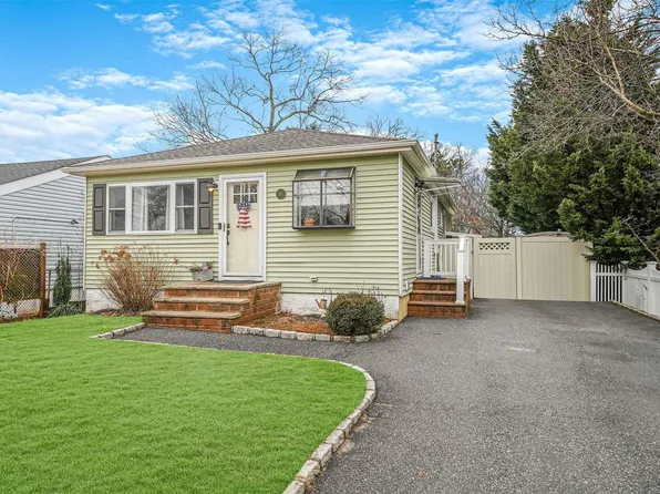 63 Eimer Street, Patchogue, NY 11772