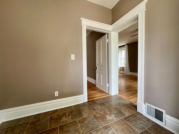 3rd image of 5715 Southwest Ave