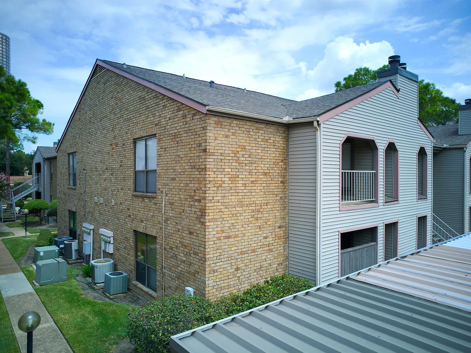 2 bed, 2.0 bath, 1046 sqft, $1,750 — Photo 4