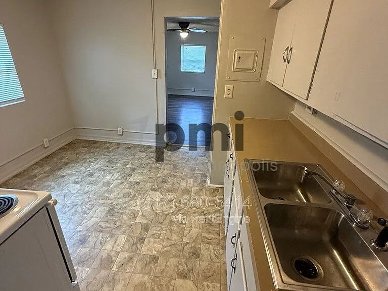 1311 E 11th St #4 — Photo 6