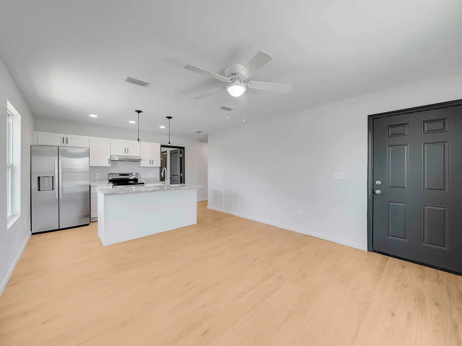 3 bed, 1000 sqft, $1,695 — Photo 4