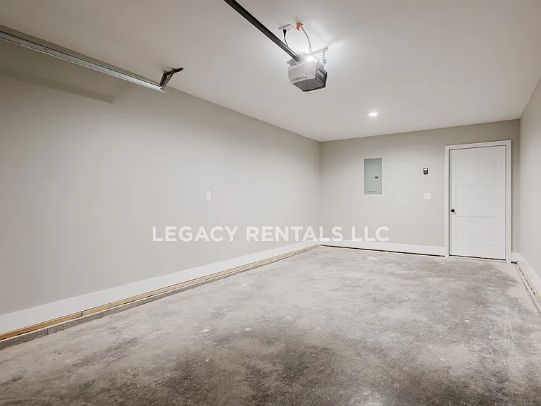 326 Elm St — Photo 11