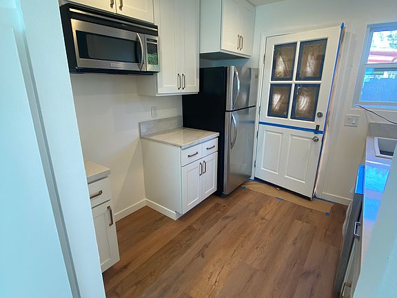 Entrance through the kitchen