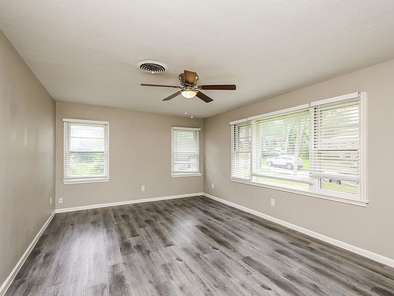 3rd image of 2346 Rexlawn Dr