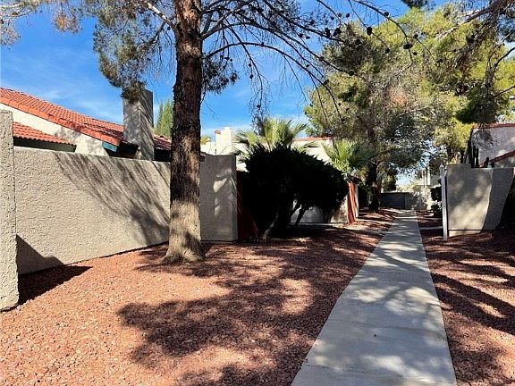 2nd image of 739 Heritage Vista Ave #739