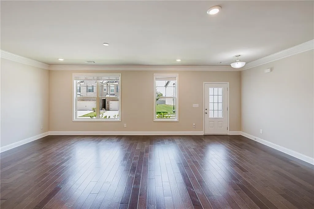 3 bed, 2.5 bath, 2268 sqft, $2,200 — Photo 2