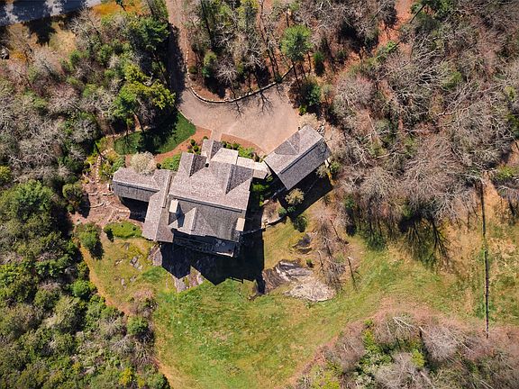 4th image of 323 Lone Chimney Drive