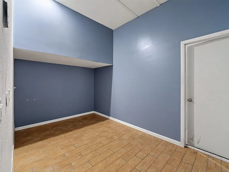 4059 SW Kamsler St — Photo 29