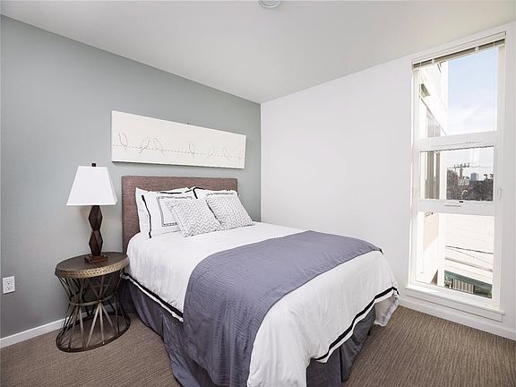 3rd image of 427 NE 72nd St #3376251