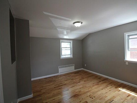 4th image of 209 Tibbetts Rd