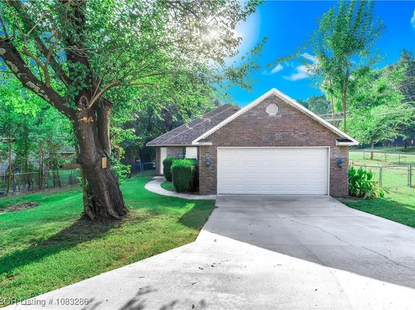 205 S 14th St, Van Buren, AR 72956