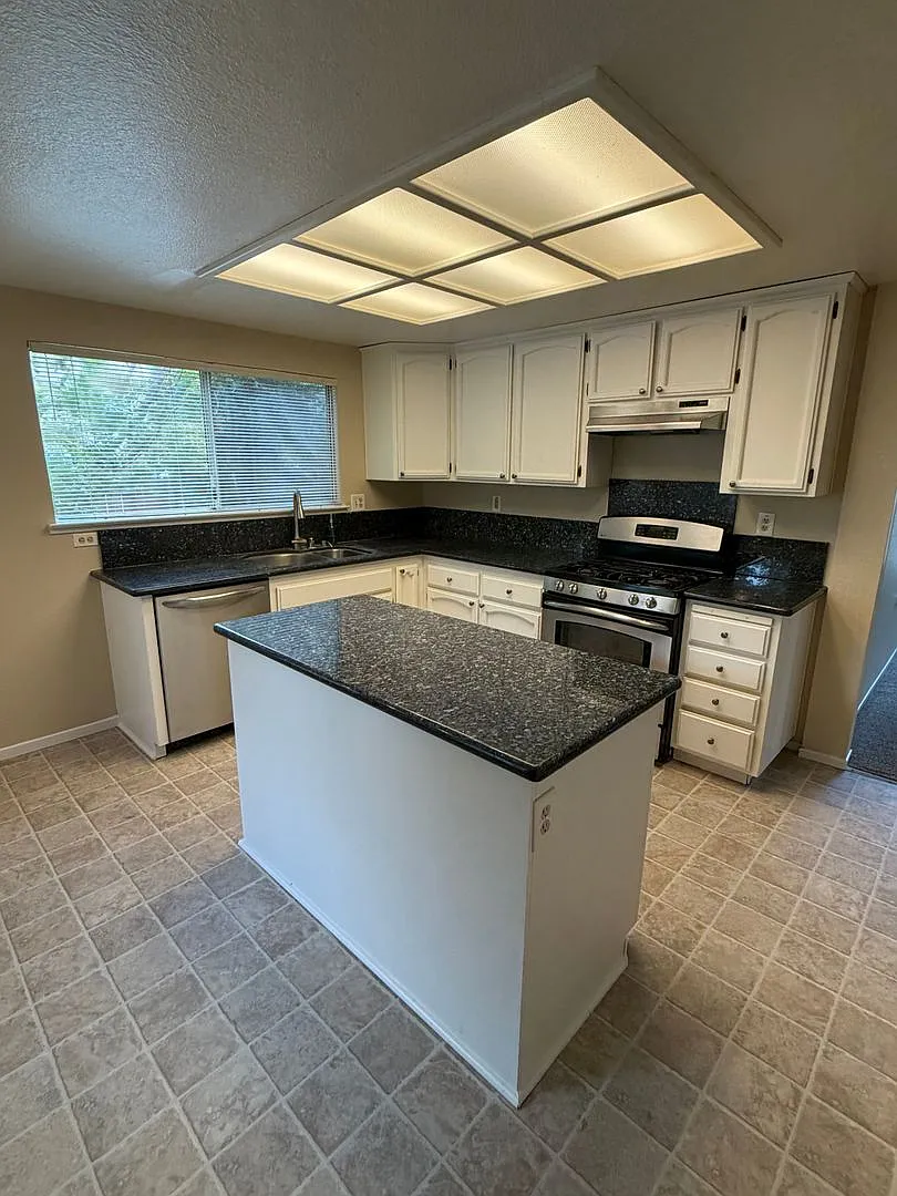 Nice Two-Story Home In Antelope!! — Photo 2