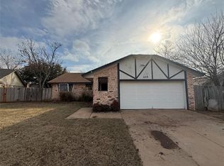 608 SW 23rd St, Moore, OK 73160