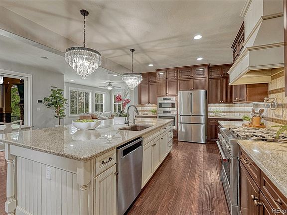 4th image of 283 Maplehurst Drive