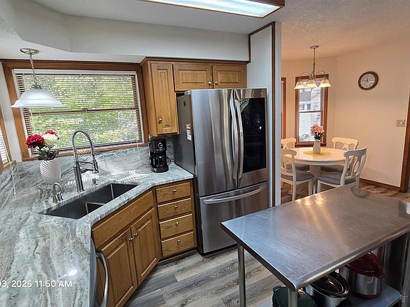 5th image of 459 Mountain Ranch Dr