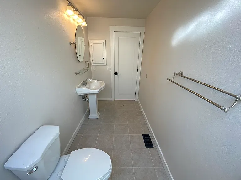 650 Jasmine Pl NW — Photo 23