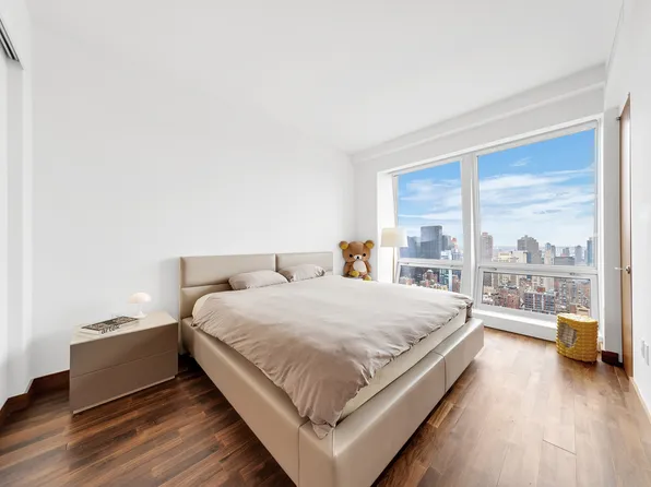 400 Fifth Avenue image 5 of 11