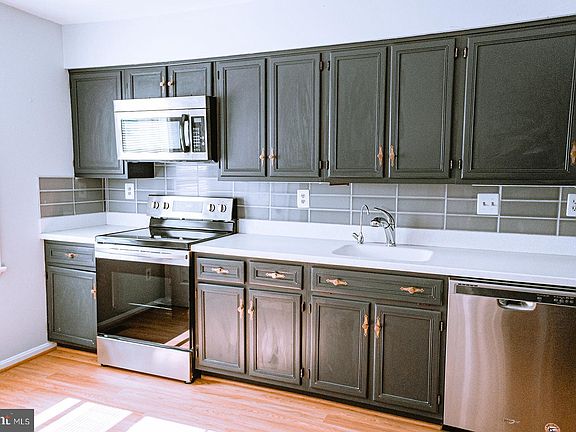 2nd image of 15301 Manor Village Ln