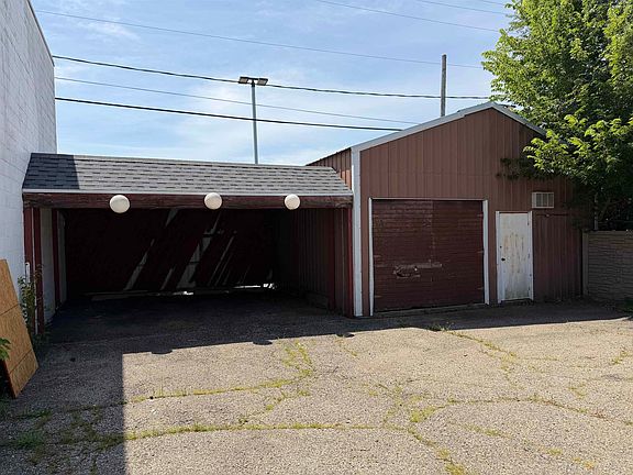3rd image of 550 E Grand Ave