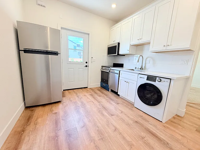 1322 Ascot Ln #B — Photo 5