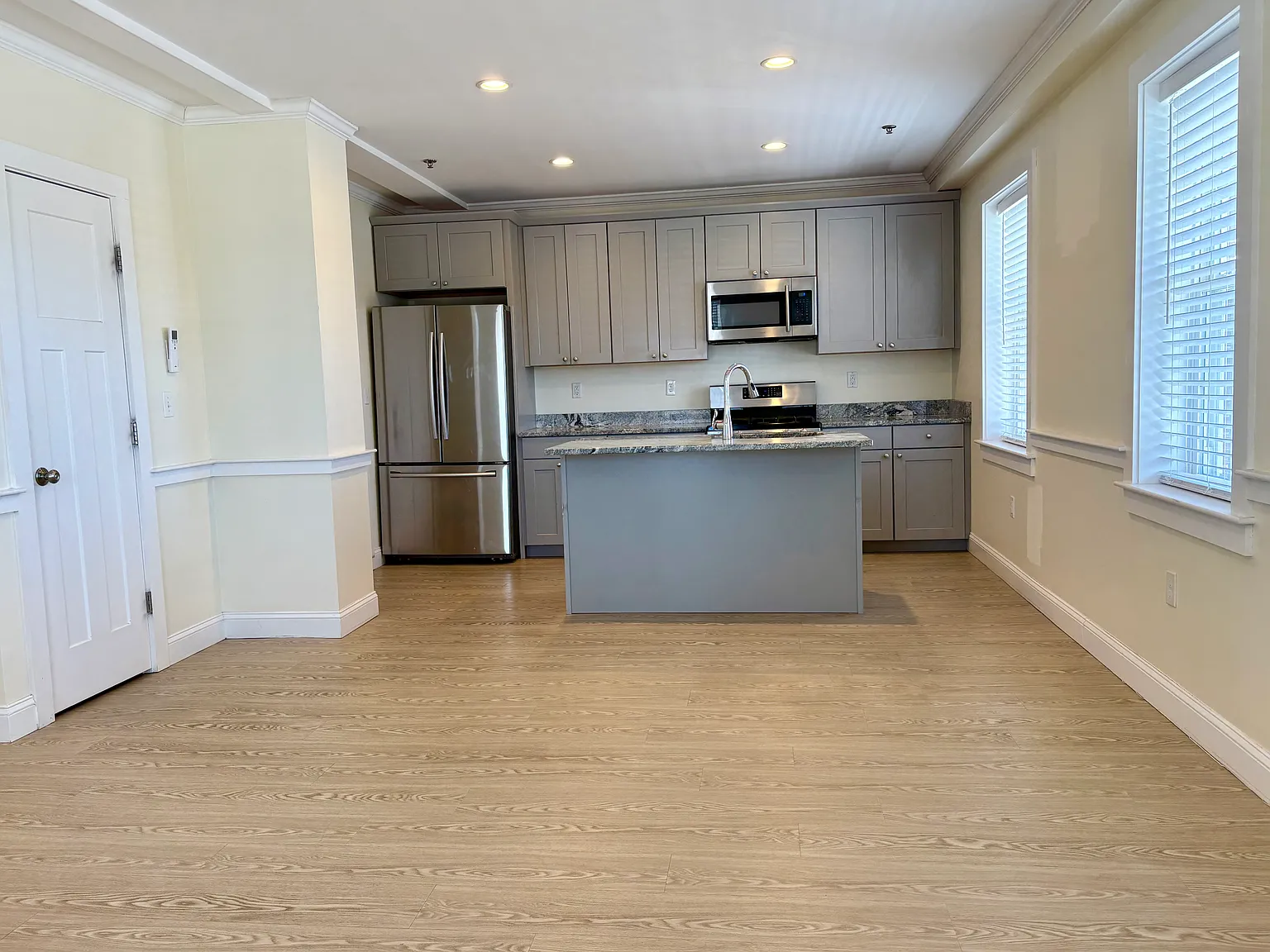1 bed, $2,000 — Photo 4